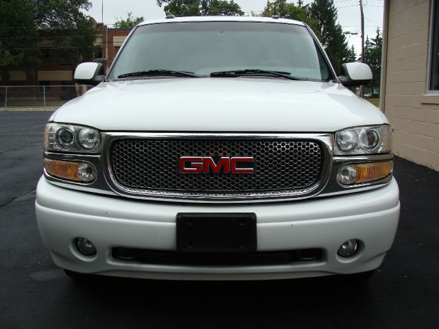 GMC Yukon XL 2003 photo 1