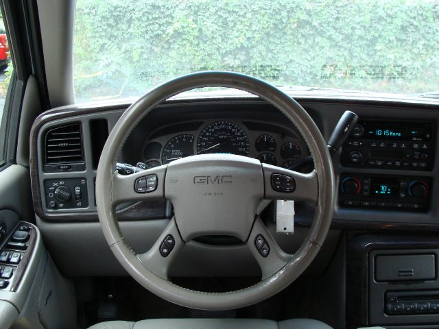 GMC Yukon XL 2003 photo 3