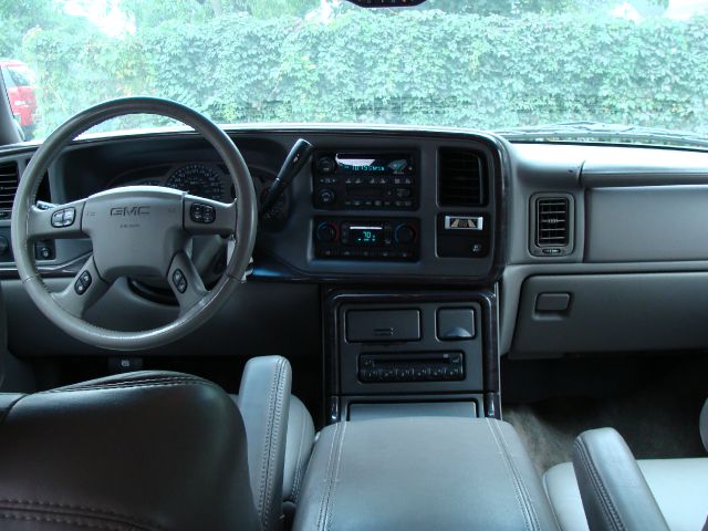 GMC Yukon XL 2003 photo 4