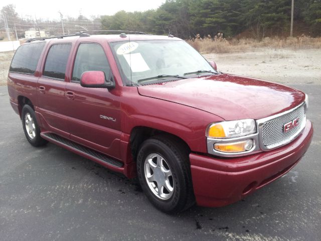 GMC Yukon XL 2004 photo 4