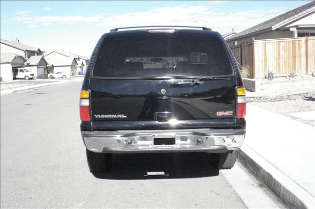 GMC Yukon XL 2004 photo 3