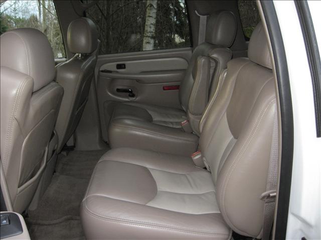 GMC Yukon XL 2004 photo 2