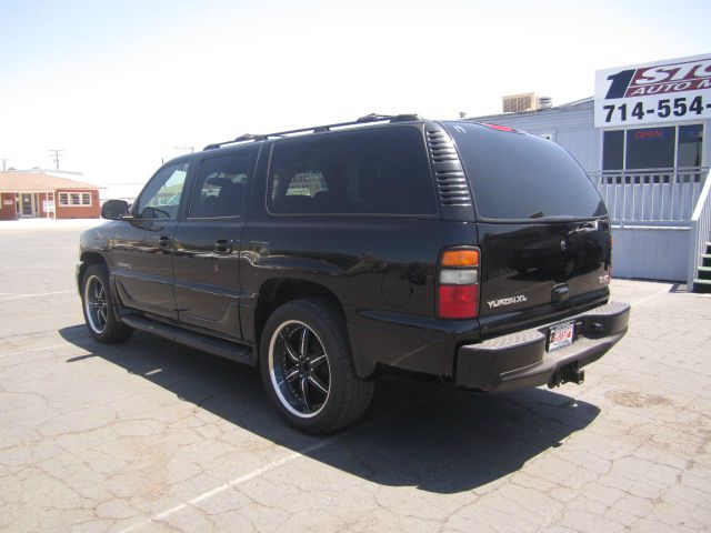 GMC Yukon XL 2004 photo 3