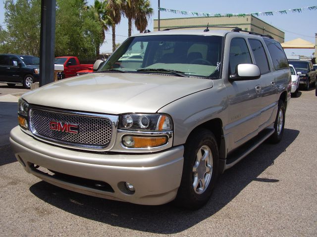 GMC Yukon XL 2004 photo 3