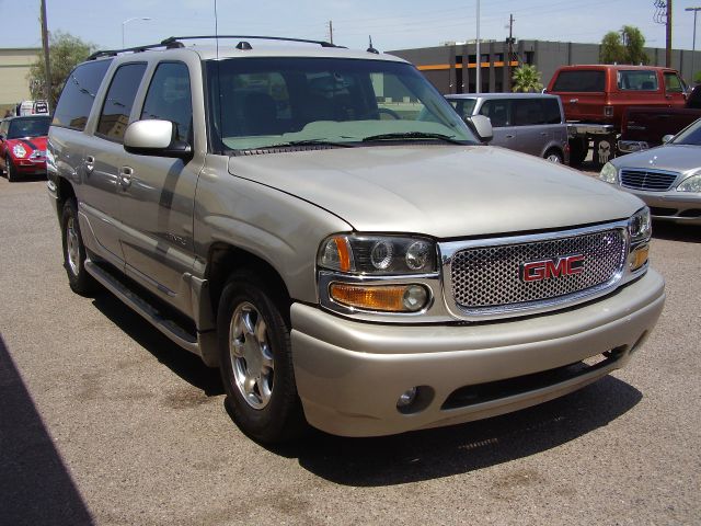 GMC Yukon XL 2004 photo 4