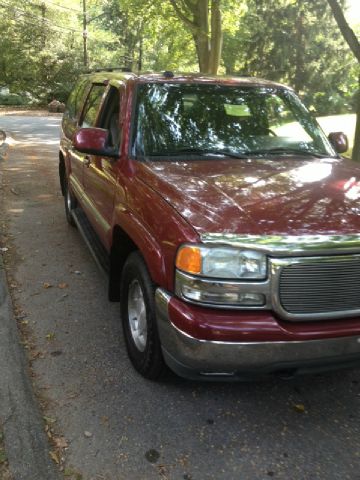 GMC Yukon XL 2004 photo 2