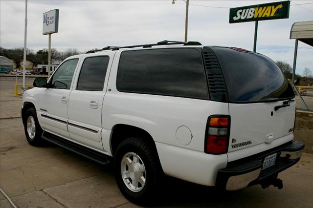 GMC Yukon XL 2004 photo 2