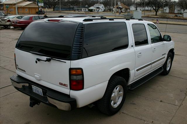 GMC Yukon XL 2004 photo 3