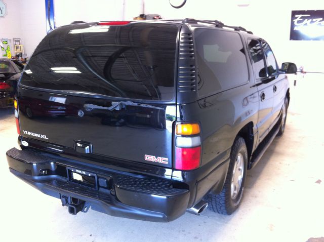 GMC Yukon XL 2004 photo 4