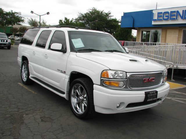 GMC Yukon XL 2004 photo 4