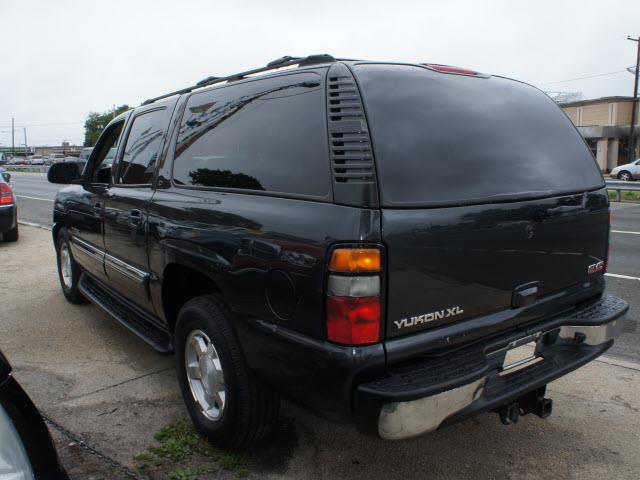 GMC Yukon XL 2004 photo 1