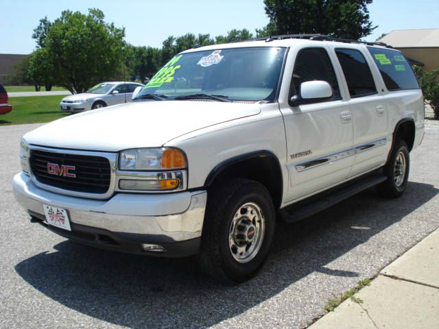 GMC Yukon XL 2004 photo 2