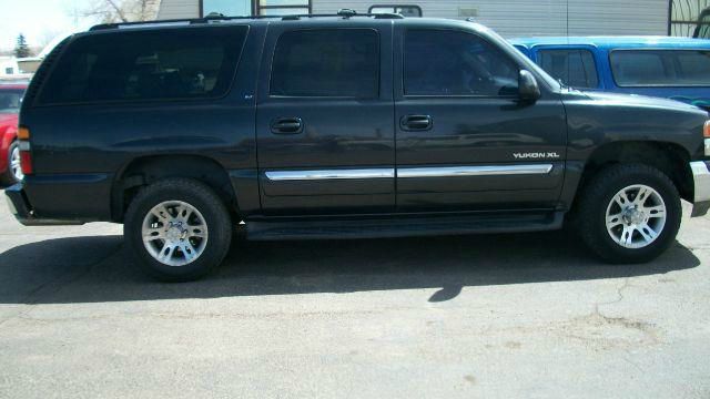 GMC Yukon XL 2004 photo 2