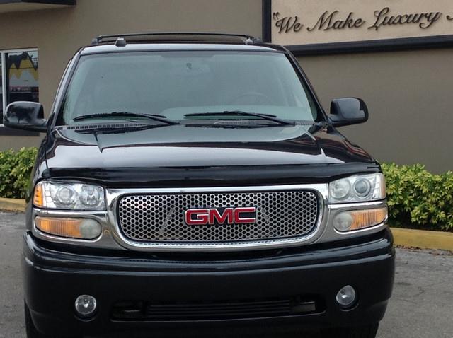 GMC Yukon XL 2004 photo 4