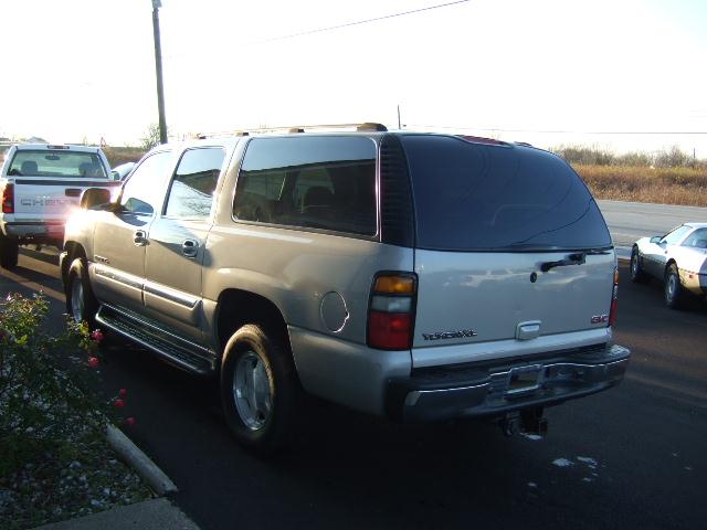 GMC Yukon XL 2004 photo 3