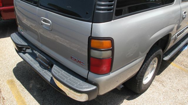 GMC Yukon XL 2004 photo 3