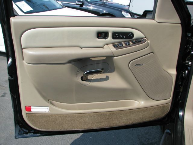 GMC Yukon XL 2004 photo 3