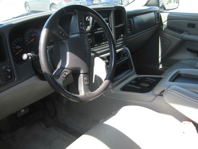 GMC Yukon XL 2004 photo 2