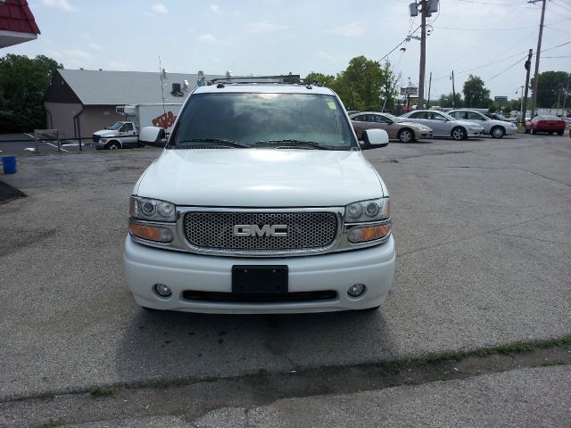 GMC Yukon XL 2004 photo 11