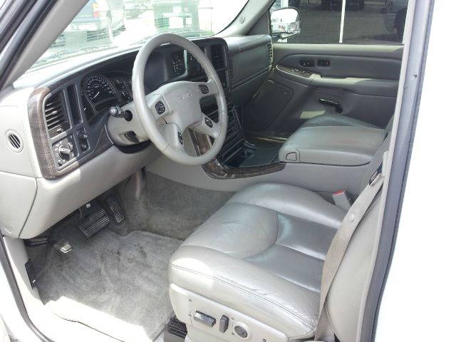 GMC Yukon XL 2004 photo 4