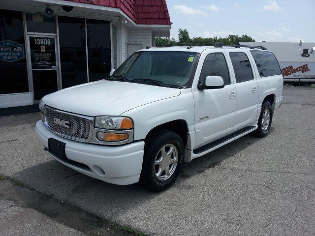 GMC Yukon XL 2004 photo 7