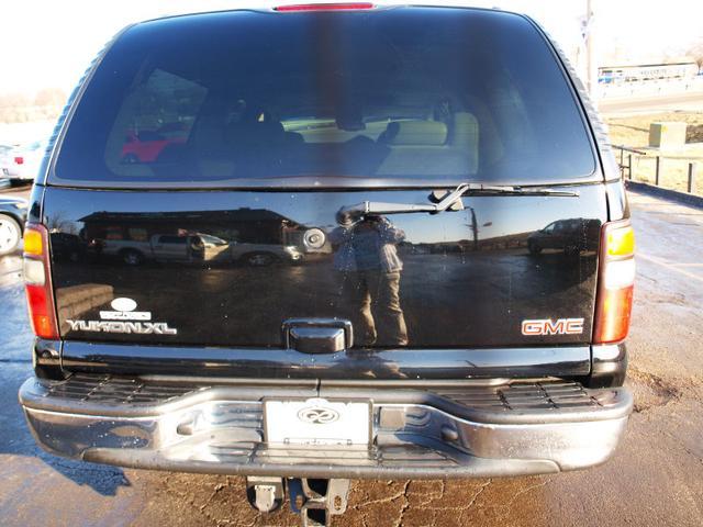 GMC Yukon XL 2004 photo 4