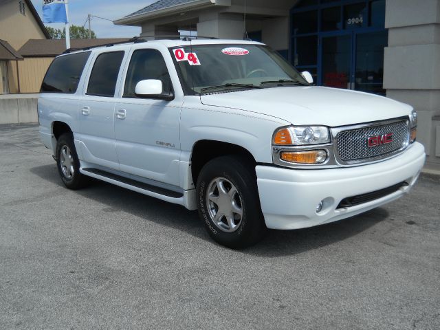 GMC Yukon XL 2004 photo 1