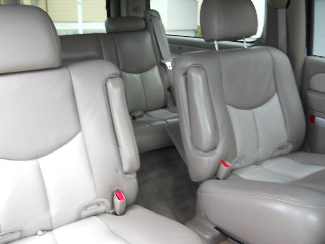 GMC Yukon XL 2004 photo 3