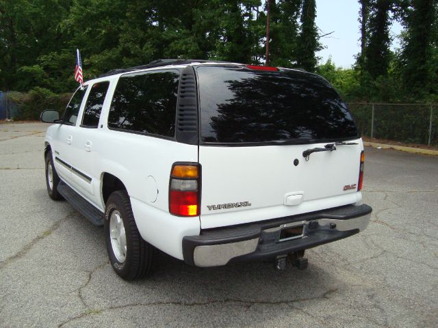 GMC Yukon XL 2004 photo 2