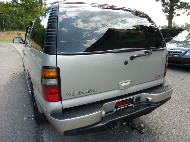 GMC Yukon XL 2004 photo 1