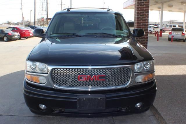 GMC Yukon XL 2004 photo 3