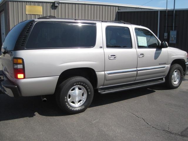 GMC Yukon XL 2004 photo 3