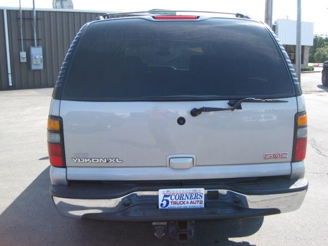 GMC Yukon XL 2004 photo 4