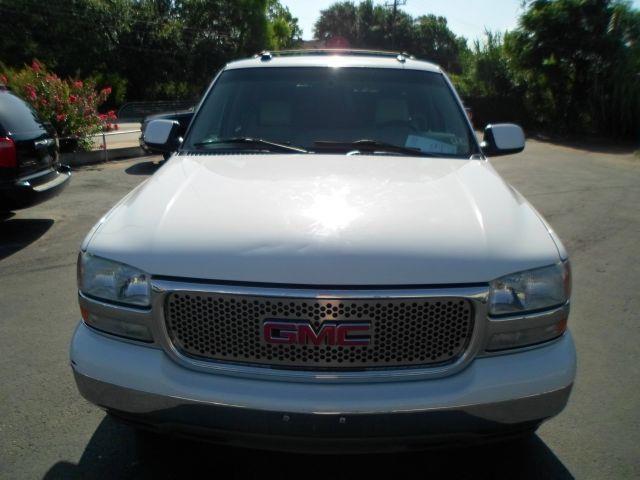 GMC Yukon XL 2004 photo 3