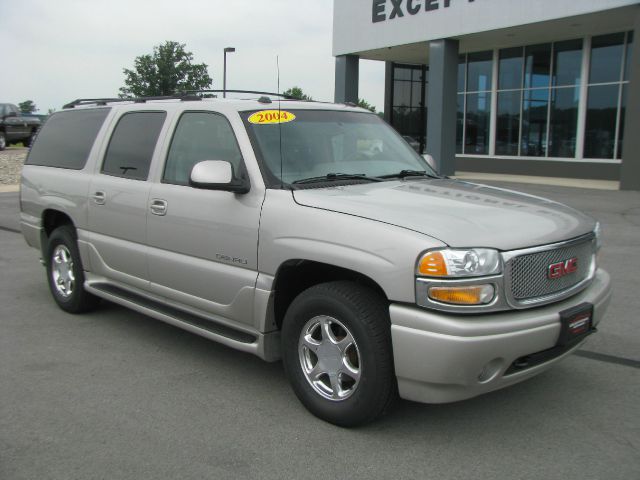 GMC Yukon XL 2004 photo 2