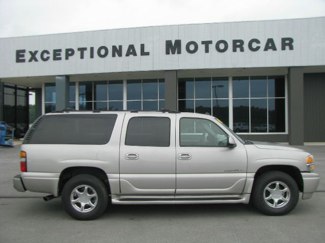 GMC Yukon XL 2004 photo 4