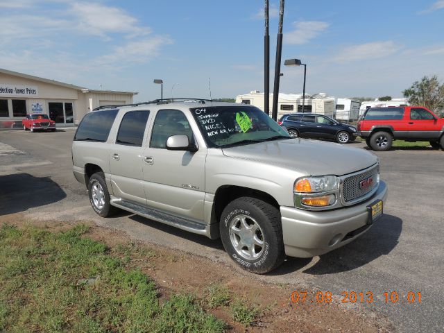 GMC Yukon XL 2004 photo 3