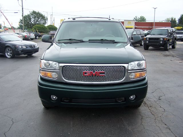 GMC Yukon XL 2004 photo 3