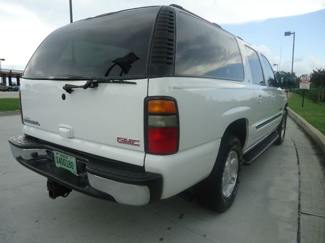 GMC Yukon XL 2004 photo 2