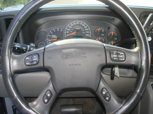 GMC Yukon XL 2004 photo 3