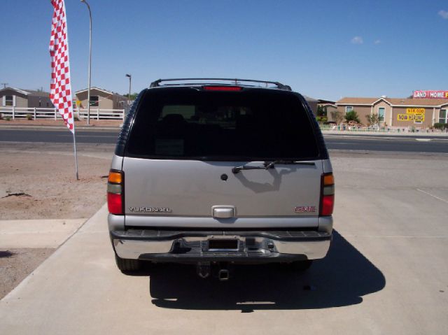 GMC Yukon XL 2004 photo 4