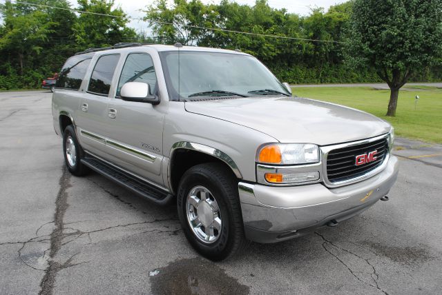 GMC Yukon XL 2004 photo 2