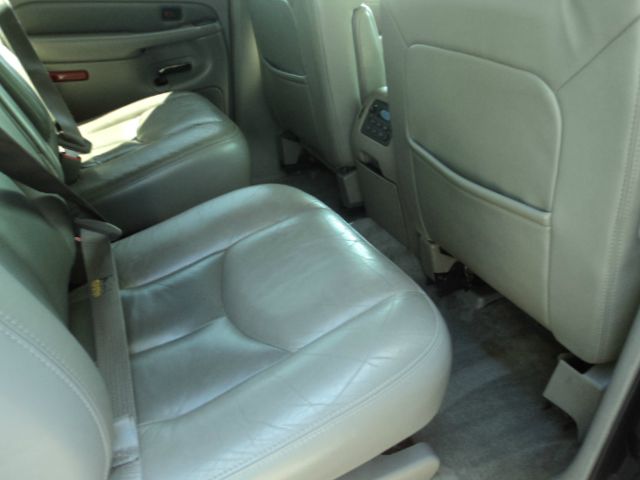 GMC Yukon XL 2004 photo 3