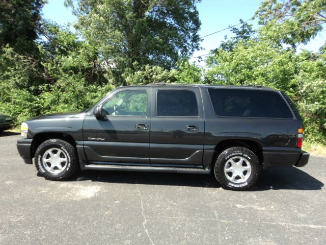 GMC Yukon XL 2004 photo 4