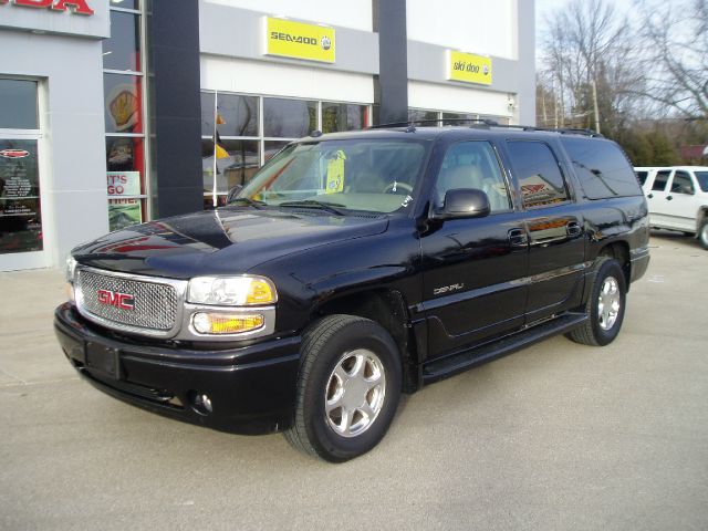 GMC Yukon XL 2004 photo 2