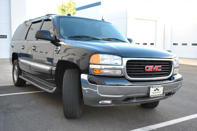 GMC Yukon XL 2004 photo 2