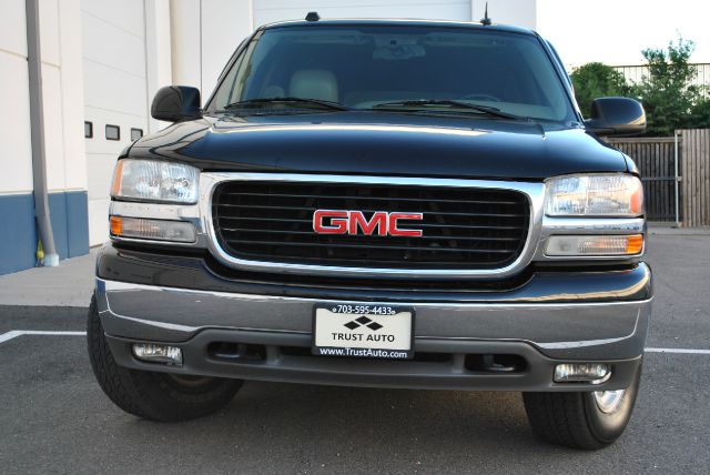 GMC Yukon XL 2004 photo 3