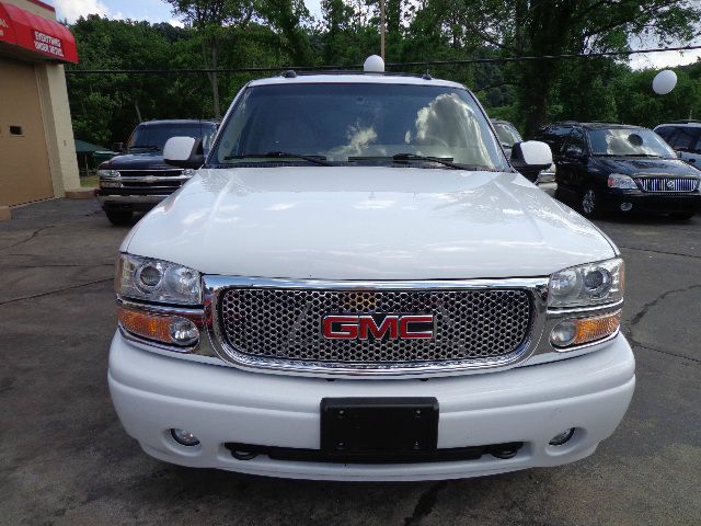 GMC Yukon XL EX Sedan 4D SUV