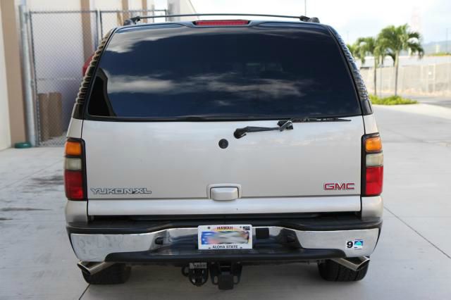 GMC Yukon XL 2004 photo 3