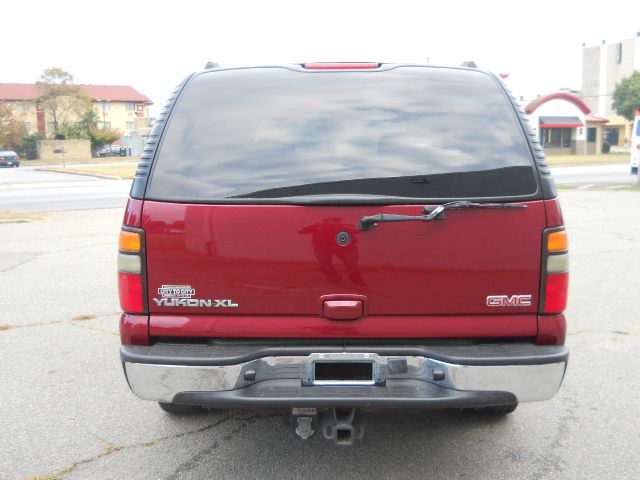 GMC Yukon XL 2004 photo 2